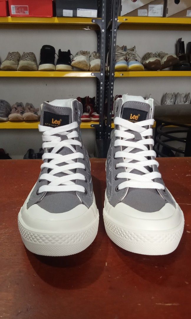 Lee Midcut Shoes (Category: Sneakers) located in Cainta. Submitted by wichaelthriftstall (Listing ID 1470314916, Image 2). Description: size 8 euro 41 location Cainta Rizal (Sto.Domingo) payment first before equipped rules. for meet up only dito lang po: Uncle John's Riverside Ortigas Extension near SM East Ortigas. mode of payment - gcash,maya, maribank,gotyme and more. mode of shipping - j&t,lalamove,joyride,grab,angkas padala, jrs, LBC and mor