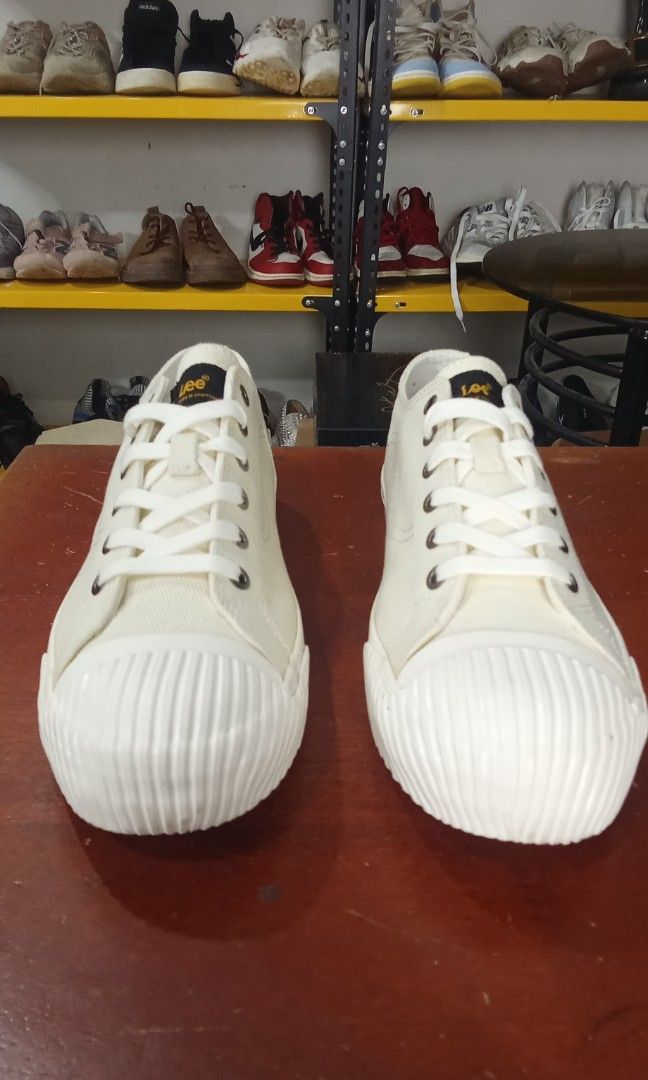 Lee Off Cream Low Cut Shoes (Category: Sneakers) located in Cainta. Submitted by wichaelthriftstall (Listing ID 1470316275, Image 3). Description: size 9 euro 43 location Cainta Rizal (Sto.Domingo) payment first before equipped rules. for meet up only dito lang po: Uncle John's Riverside Ortigas Extension near SM East Ortigas. mode of payment - gcash,maya, maribank,gotyme and more. mode of shipping - j&t,lalamove,joyride,grab,angkas padala, jrs, 