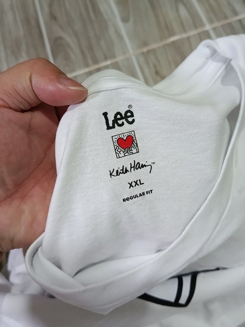 LEE X KEITH HARING TSHIRT (freeshipping) (Category: Tshirts & Polo Shirts ) located in Quezon City. Submitted by gyl-stop (Listing ID 1470271700, Image 3). Description: free shipping 23 x 30 excellent condi cr: 9.8/10 issue: need wash sa sleeves.