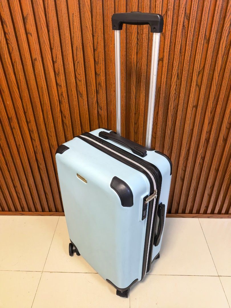 Legend Walker Medium Luggage (Category: Luggage) located in Manila. Submitted by uno001 (Listing ID 1470198221, Image 2). Description: Brand: Legend Walker Model : Earth Hard side ✨ In Very Good condition ✅ 💯 Legit Brand ✅ Medium Check luggage ✅ H24" x L14.5" x D11-13" ✅ Heavy Duty Guaranteed ✅ Made From Polycarbonate Materials! ✅ 360°Wheels All smooth ✅ TSA 007 lock with Passcode.