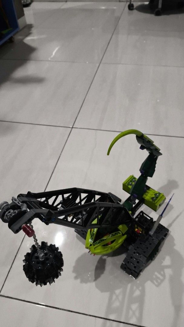 LEGO Fangpyre Crawler and Scorpion Vehicles Bundle (Category: Lego & Building Sets) located in San Isidro, Davao Oriental. Submitted by johnantung6969 (Listing ID 1470344592, Image 2). Description: - LEGO Ninjago snake theme bundle - Includes green Venomari vehicle with scorpion tail - Comes with a crane vehicle and wrecking ball attachment - Features various custom builds and extra lime green and black bricks - Clean and carefully stored pieces,