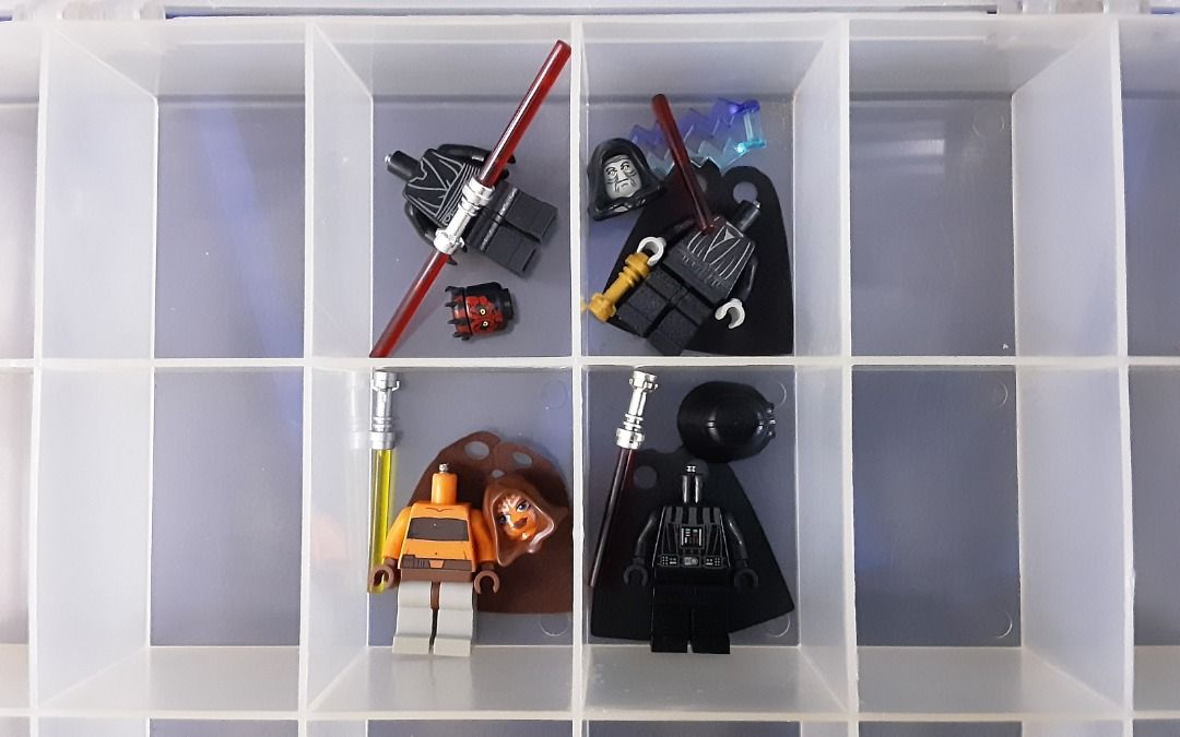 LEGO Star Wars Keychain Minifig Set (Category: Lego & Building Sets) located in Quezon City. Submitted by bobbyrey2 (Listing ID 1470308167, Image 2). Description: LEGO Star Wars Keychain Minifig Set Set includes 4 Keychain Minifigs (with chains carefully removed). PLEASE READ CAREFULLY! PAKIBASA PO MUNA NANG MABUTI! All original LEGO. Loose but in mint condition. On display in covered case, or in storage only. Hindi nilaro kahit kelan ng bata or 