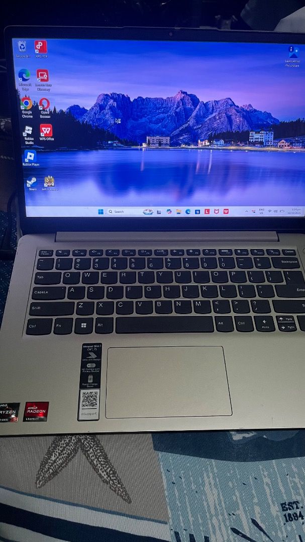 Lenovo Ideapad Slim 1 (Category: Laptops & Notebooks) located in Caloocan City. Submitted by schiraaa (Listing ID 1470210219, Image 1). Description: .