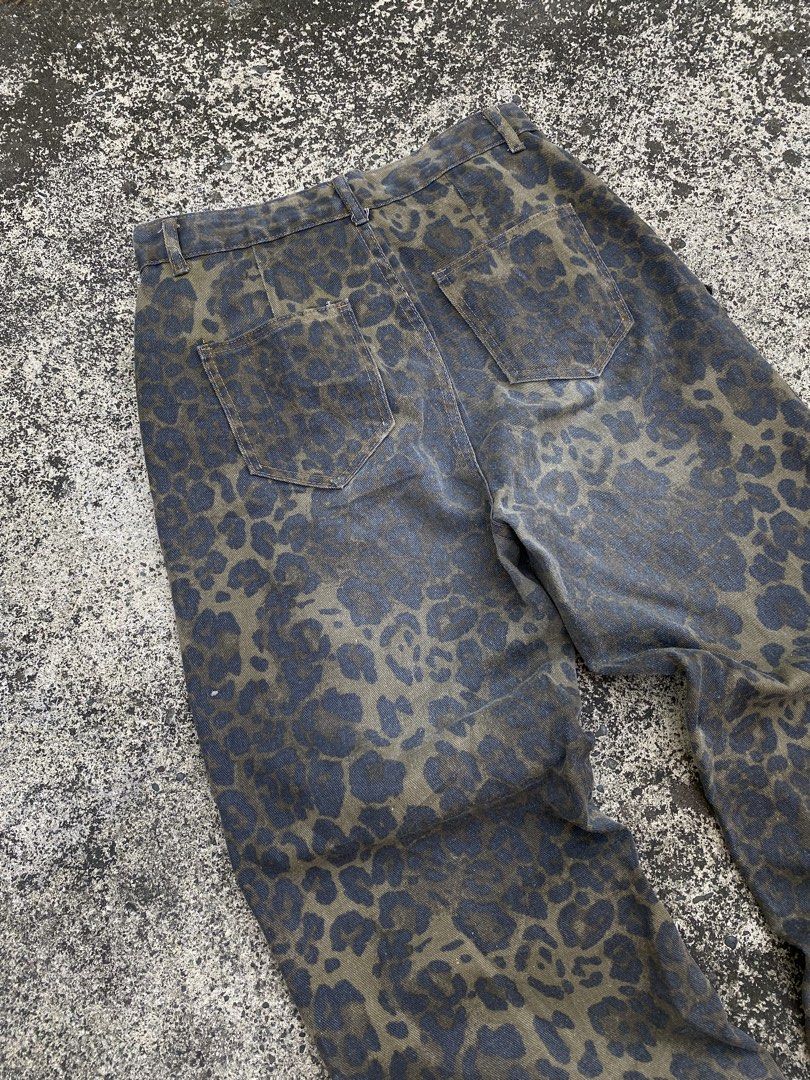 Leopard Print Wide Leg Denim Jeans (Category: Jeans) located in Alcala. Submitted by georgetorr31608 (Listing ID 1470178352, Image 3). Description: W32 Length 41 Hem11.