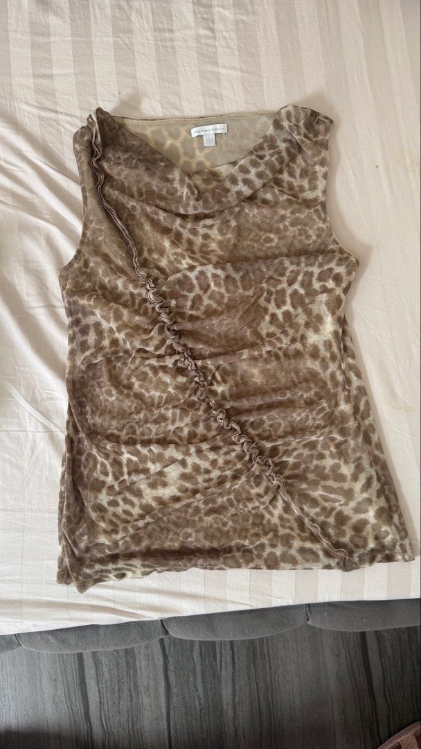 Leopard Sleeveless Top (Size Large) (Category: Sleeveless) located in Manila. Submitted by nic_declutters (Listing ID 1470163710, Image 1). Description: Leopard sleeveless top Clothing is stretchable Bought this for 3,600 Shipping shoulder by buyer📦.