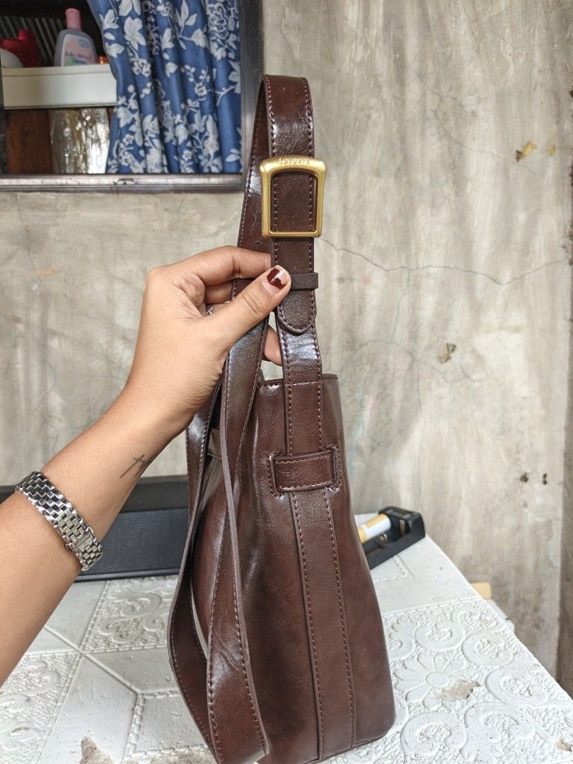 Leouvre (Category: Shoulder Bags) located in Quezon, Isabela. Submitted by ukay-ukaybylyn (Listing ID 1470208519, Image 3). Description: like new condition💯.
