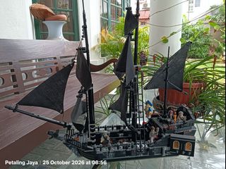Pirates of the Caribbean Flying Dutchman 3D Model Ship, Toys ...