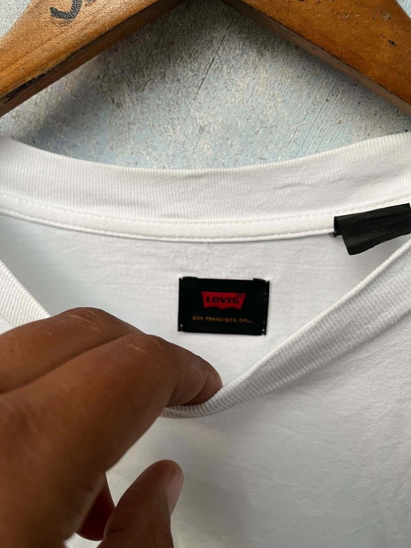 Levi (Category: Tshirts & Polo Shirts ) located in Siay. Submitted by Jaaziahthriftdumaguete (Listing ID 1470347032, Image 3). Description: Wts ❗ Levi tee 22 width 28 length 10/10 color rate Flawless Excellent condition Mine : 500 Free shipping fee Location Zamboanga Sibugay Mindanao.