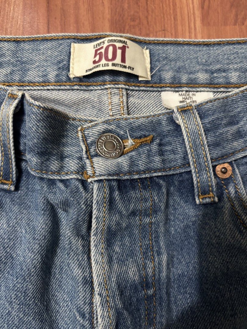 Levi’s 501 (Category: Jeans) located in Rosario. Submitted by crsthrift (Listing ID 1470151626, Image 3). Description: Baka may looking? 👀🤔 Levi’s 501 good as new (crispy condition) 33 W 32 L No issue (yung tag lang sa likod medyo punit) 📍Cavite location PM if you are interested.