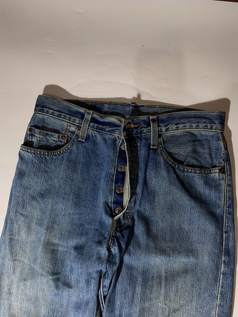 LEVI'S 501 Straight Cut Jeans (Category: Jeans) located in Manila. Submitted by deftzy (Listing ID 1470192649, Image 3). Description: Good condition Issue: Minimal yellowing sa may hita Waist: 31" (Actual size) Length: 41" Thigh: 11" Inseam: 11.5" Leg opening: 8.5".