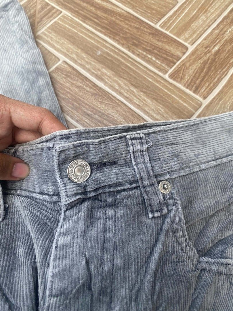Levi's 505 Corduroy (Category: Jeans) located in Borongan. Submitted by nolithriftt (Listing ID 1470186907, Image 3). Description: .