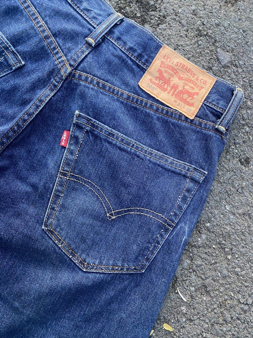 Levi’s 505 Regular Straight / Dark Indigo (Category: Jeans) located in Manila. Submitted by loy_lowkals (Listing ID 1470306973, Image 3). Description: Levi’s 505 Straight - W31 L32 - Legit Model: 505 Regular Straight / Dark Indigo Tag: W31 L32 / 170/78A / Made in Sri Lanka Legit: Leather patch, Red Tab, Levi’s shank button 2449, complete wash tags Size: Waist 31 / Length 32 / Straight cut Cond: 9/10 - No butas, no stain, dark pa kulay, natural fa
