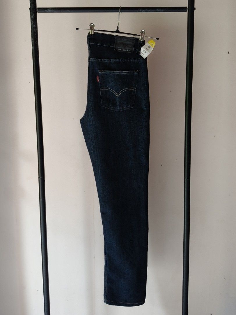 Levi's 511 Slim Dark Blue Jeans (Category: Jeans) located in Dumaguete. Submitted by happyocean_14dac6 (Listing ID 1470244711, Image 3). Description: - Brand: Levi's - Model: 511 Slim Fit - Size: 30W x 30L - Color/Wash: Dark Blue - Features: Classic 5-pocket styling, zip fly with button closure, contrast stitching, and rear branded patch - Condition: Excellent.