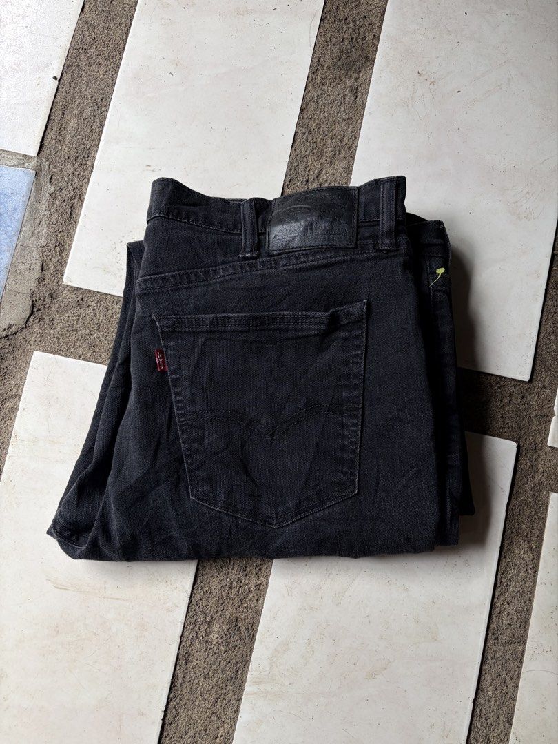 Levi's Black Denim Jeans (Category: Jeans) located in Manila. Submitted by nickol17 (Listing ID 1470154473, Image 1). Description: - Authentic black Levi's denim jeans in a solid black wash - Classic 5-pocket design with signature back pocket stitching - Genuine leather patch on the back waistband - Durable metal button fastening with stamped numbering - Unique heritage print detailing on the inner pocket lining.
