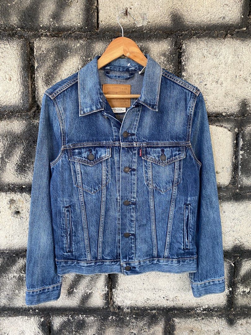 Levi’s Denim Jacket (Category: Coats, Jackets and Outerwear) located in Villaverde. Submitted by theluxurythrift.ph (Listing ID 1470190756, Image 1). Description: Wts Levi’s Denim Jacket Size Xsmall on Tag W 19 Inch L 23 Inch Excellent Condition 1399 + Sf.