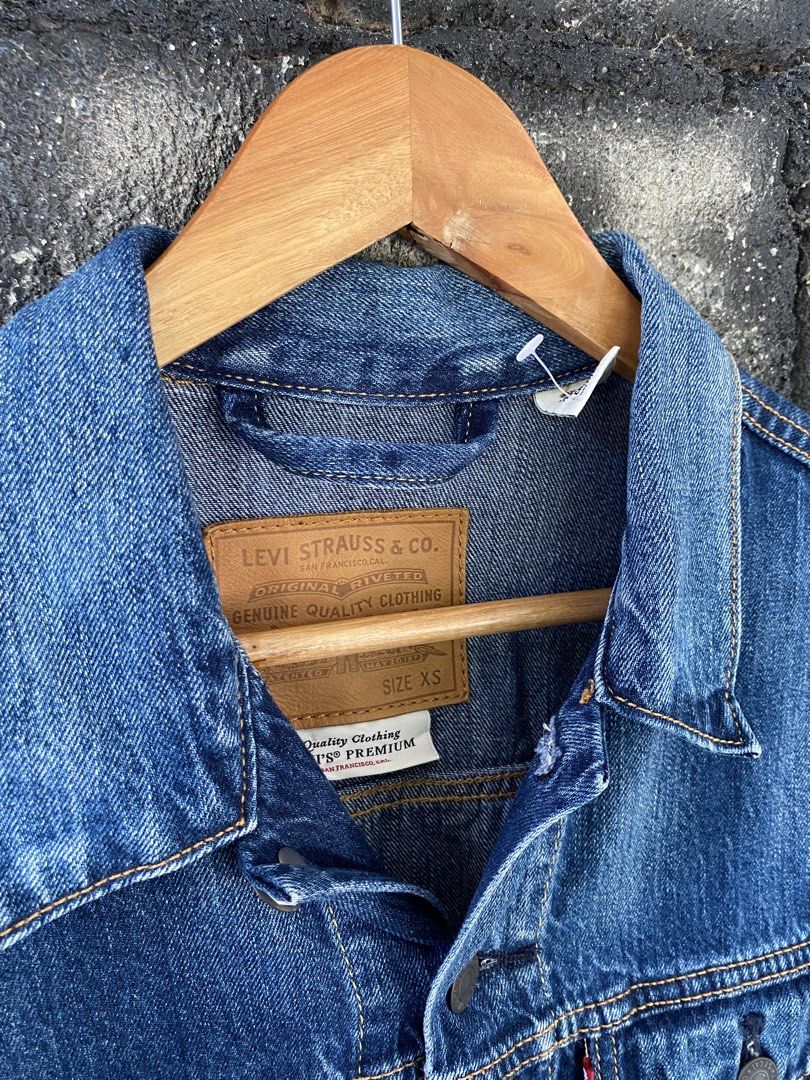 Levi’s Denim Jacket (Category: Coats, Jackets and Outerwear) located in Villaverde. Submitted by theluxurythrift.ph (Listing ID 1470190756, Image 3). Description: Wts Levi’s Denim Jacket Size Xsmall on Tag W 19 Inch L 23 Inch Excellent Condition 1399 + Sf.