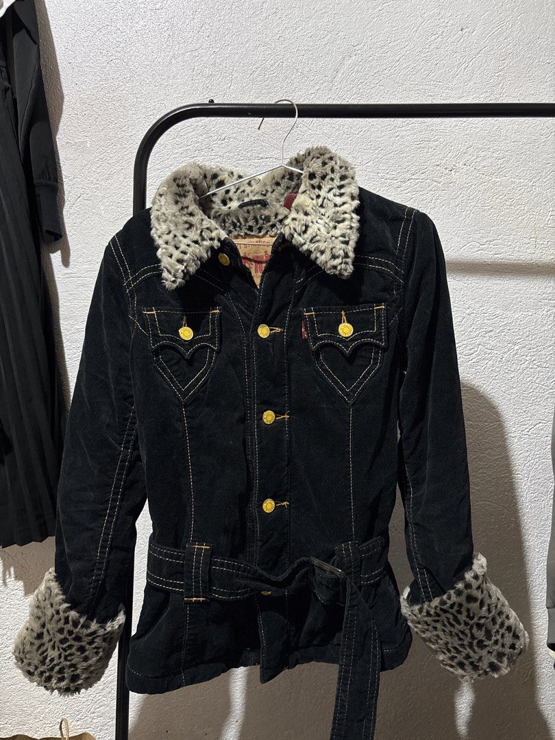 Levis Denim Jacket (Category: Others Tops) located in Puerto Princesa. Submitted by 18arc (Listing ID 1470312679, Image 2). Description: Size: Medium Dimes: 18x25 1750 only.