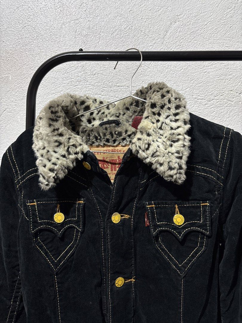 Levis Denim Jacket (Category: Others Tops) located in Puerto Princesa. Submitted by 18arc (Listing ID 1470312679, Image 3). Description: Size: Medium Dimes: 18x25 1750 only.