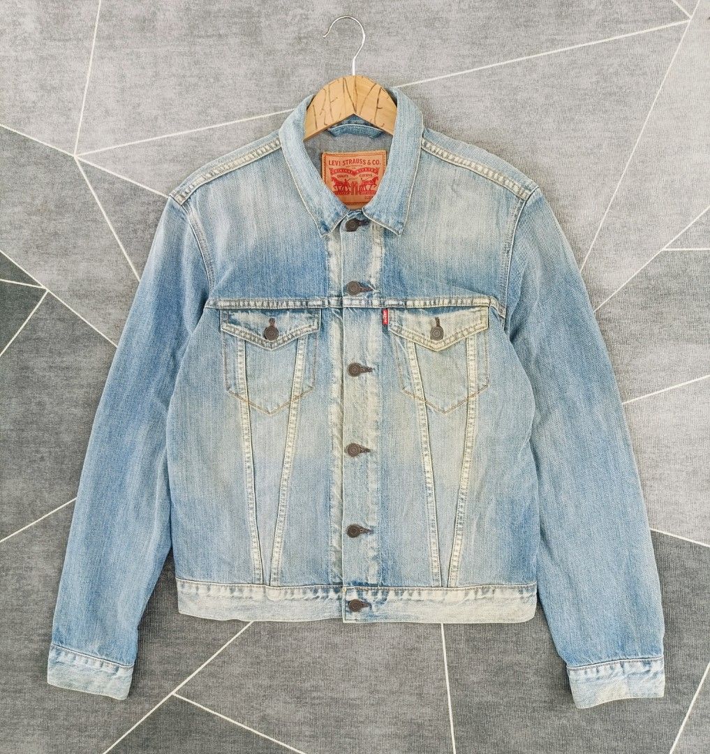 Levis Denim Jacket (Authentic) (Category: Coats, Jackets and Outerwear) located in Cebu City. Submitted by renzecamingay (Listing ID 1470237625, Image 1). Description: Levis Denim Jacket Verygood Condition Medium fit Width 19.5 Length 24 1250 Plus ship Only Thank you and GOD bless ☺️.