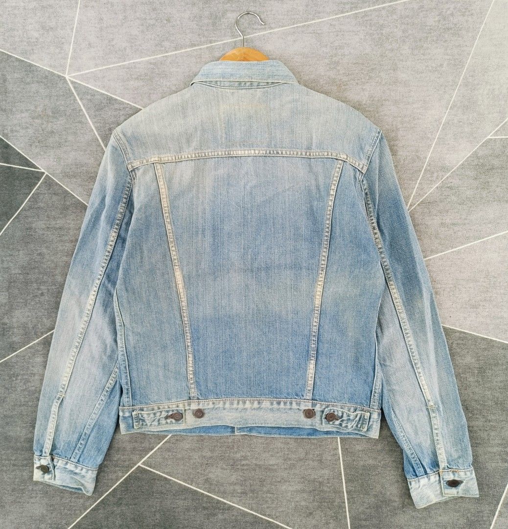 Levis Denim Jacket (Authentic) (Category: Coats, Jackets and Outerwear) located in Cebu City. Submitted by renzecamingay (Listing ID 1470237625, Image 2). Description: Levis Denim Jacket Verygood Condition Medium fit Width 19.5 Length 24 1250 Plus ship Only Thank you and GOD bless ☺️.