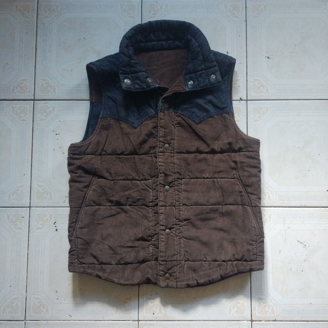 Levis Denim Reversible Vest M (Category: Vests) located in Pasay City. Submitted by denimdude.ph (Listing ID 1470273048, Image 3). Description: .