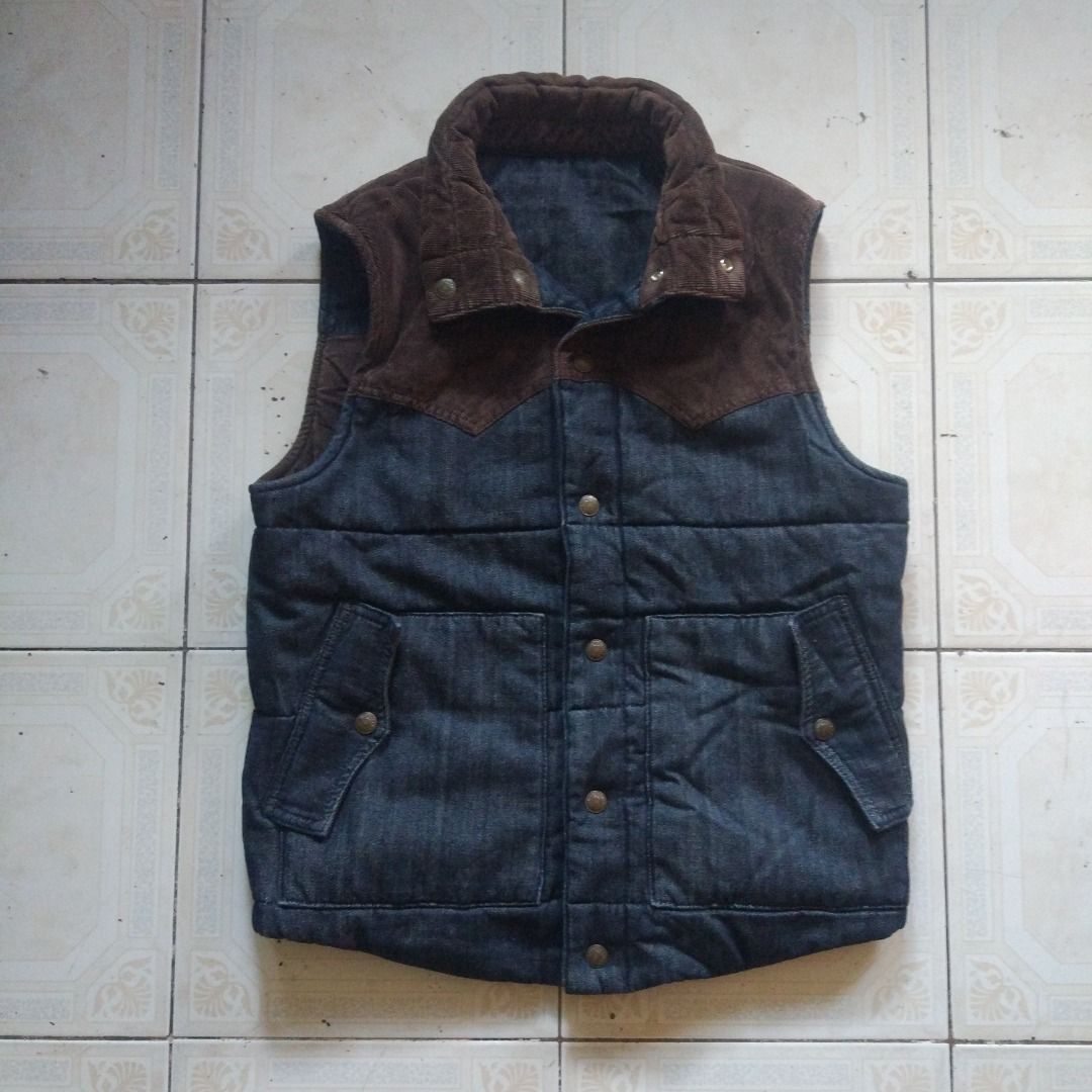 Levis Denim Reversible Vest M (Category: Vests) located in Pasay City. Submitted by denimdude.ph (Listing ID 1470273048, Image 1). Description: .
