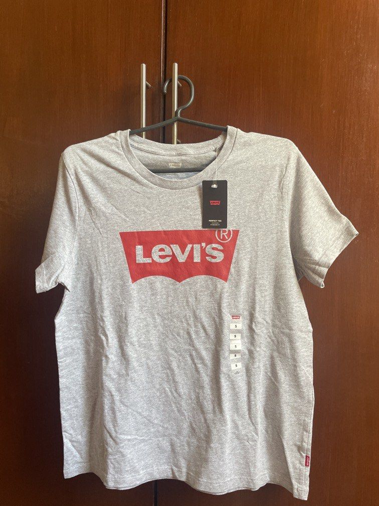 Levis gray shirt (Category: Shirts) located in Dinalupihan. Submitted by closetbymint (Listing ID 1470152315, Image 1). Description: .