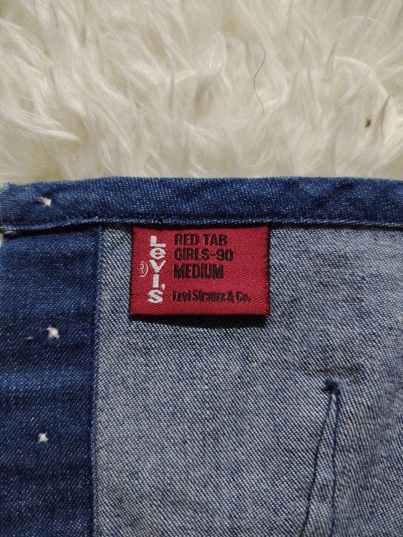 Levi's Red Tab Denim Halter Crop Top Size Medium (Category: Sleeveless) located in Caba. Submitted by valerie_18947 (Listing ID 1470288280, Image 3). Description: VINTAGE 90s] Rare Levi's Red Tab Denim Halter Crop Top (Girls Medium) Y2K Archive Price: ₱2300 Condition: Select: pristine vintage state Description: ‼️ RARE ARCHIVAL FIND ‼️ Selling a 100% Authentic, stunning Vintage 1990s Levi Strauss & Co. Denim Halter Neck Crop Top from the iconic "