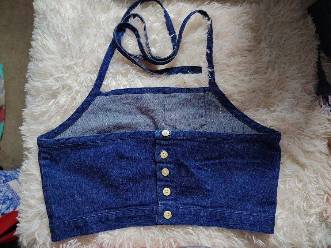 Levi's Red Tab Denim Halter Crop Top Size Medium (Category: Sleeveless) located in Caba. Submitted by valerie_18947 (Listing ID 1470288280, Image 2). Description: VINTAGE 90s] Rare Levi's Red Tab Denim Halter Crop Top (Girls Medium) Y2K Archive Price: ₱2300 Condition: Select: pristine vintage state Description: ‼️ RARE ARCHIVAL FIND ‼️ Selling a 100% Authentic, stunning Vintage 1990s Levi Strauss & Co. Denim Halter Neck Crop Top from the iconic "