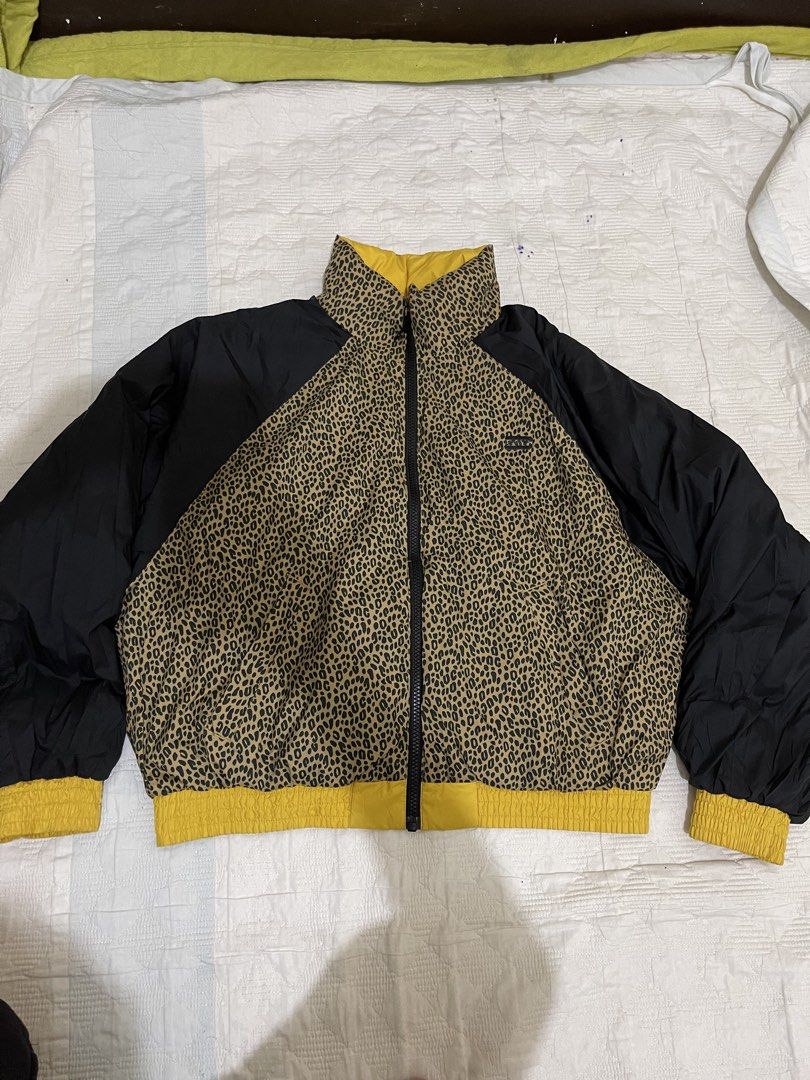 Levi's Reversible Puffer Jacket Yellow Leopard Print Size S (Category: Coats, Jackets and Outerwear) located in Caloocan City. Submitted by noblecat_c04f74 (Listing ID 1470156090, Image 3). Description: - Brand: Levi's - Style: Reversible puffer jacket - Size: Small - Side A: Solid yellow - Side B: Leopard print body with black sleeves - Features: Stand-up collar, front zip closure, elasticated cuffs and hem - Condition: Great find, highly versat