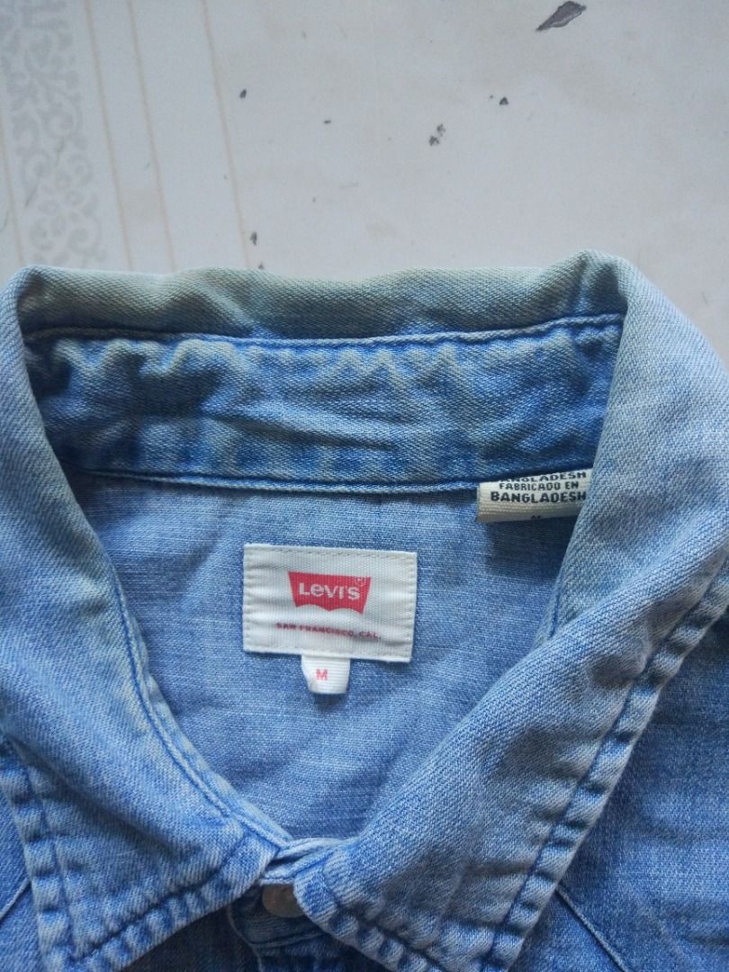 Levis Sawtooth Western Longsleeve M (Category: Formal Shirts) located in Pasay City. Submitted by denimdude.ph (Listing ID 1470267539, Image 3). Description: fade at collar and tiny stain at sleeve, last pic.