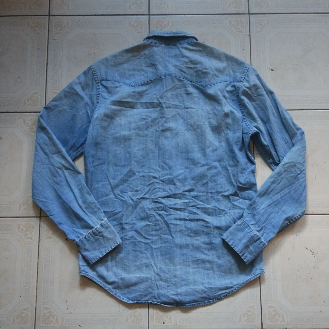 Levis Sawtooth Western Longsleeve M (Category: Formal Shirts) located in Pasay City. Submitted by denimdude.ph (Listing ID 1470267539, Image 2). Description: fade at collar and tiny stain at sleeve, last pic.