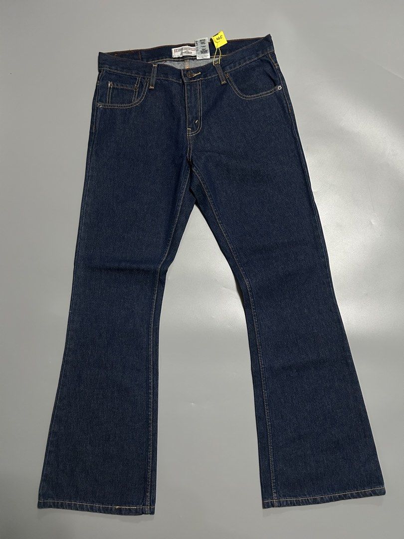 Levi’s strauss lowrise bootcut (authentic) (Category: Jeans) located in Trece Martires City. Submitted by flip_flips (Listing ID 1470321573, Image 2). Description: Levi’s strauss lowrise bootcut (authentic) -Dimes: 34 waist 43 length 12.5 tigh 11 leg open -Like new condition -9.8/10 color rate -issue: none.