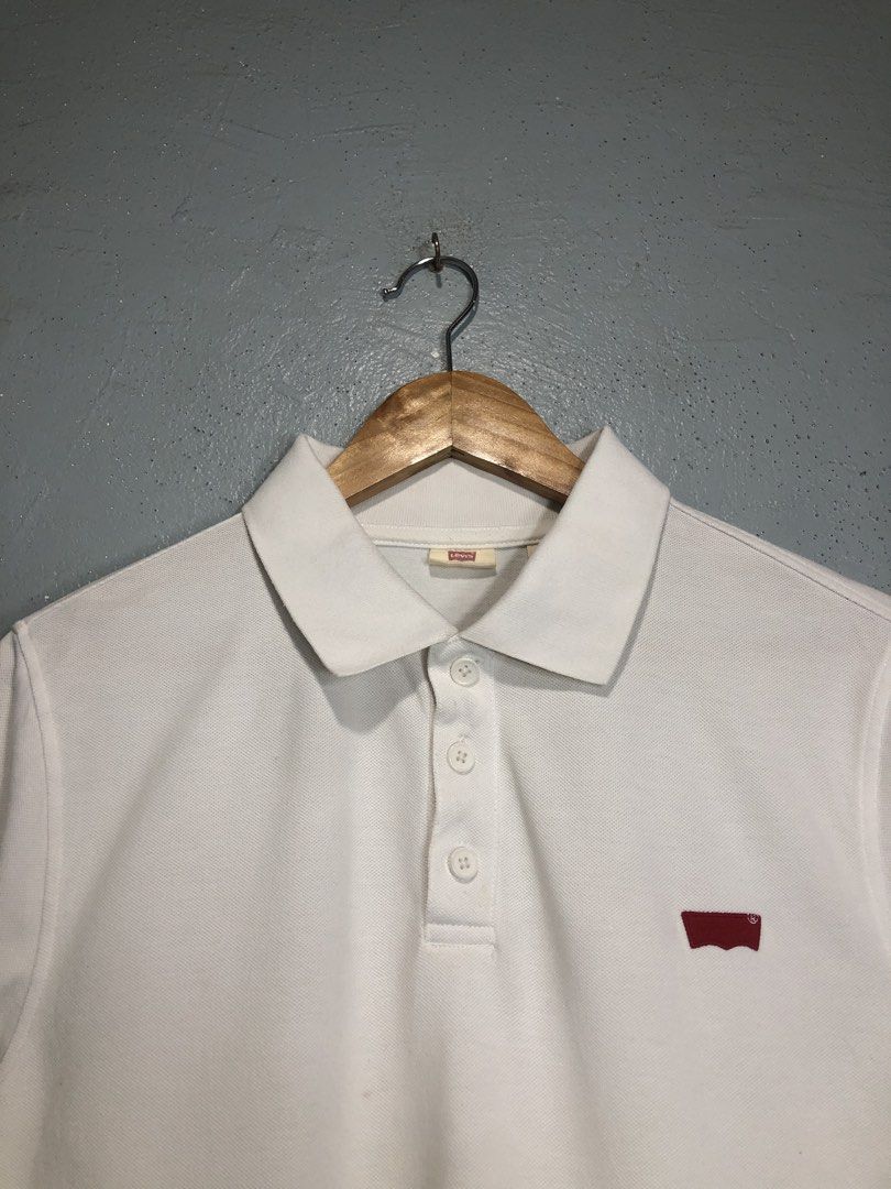 Levi's White Polo Shirt Size L (Category: Tshirts & Polo Shirts ) located in Bacong. Submitted by crommermann (Listing ID 1470295682, Image 2). Description: Levis Polo Shirt 🏷️ + 90 shipping fee -Dimes Width 21 Length 28 -Condition 9.5/10 -Color Rate 9.5/10 Good Condition Color may vary due to lightning Very Presentable when Worn Need Wash Pm/Dm Visayas Dumaguete loc J&T Courier Express 🚛🚛🚛.