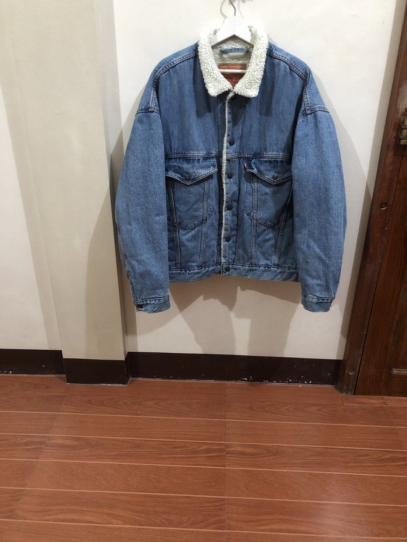 Levi’s Winter Jacket (Category: Coats, Jackets and Outerwear) located in Oas. Submitted by alithrifthunter (Listing ID 1470243333, Image 2). Description: .