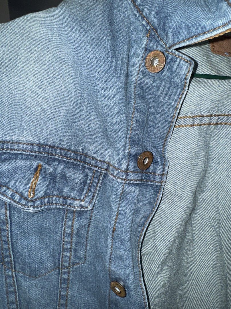 Light blue denim jacket with brown corduroy collar (Category: Coats, Jackets and Outerwear) located in La Trinidad. Submitted by prelovedandfindsbyji (Listing ID 1470285689, Image 3). Description: - Light wash denim jacket with stylish brown corduroy collar - Button-up front closure - Features functional chest pockets and side pockets - Classic fit designed for easy layering over t-shirts and hoodies - Great wardrobe staple for cooler weather.