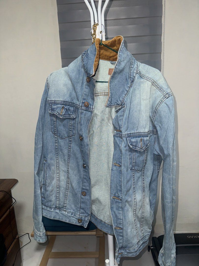 Light blue denim jacket with brown corduroy collar (Category: Coats, Jackets and Outerwear) located in La Trinidad. Submitted by prelovedandfindsbyji (Listing ID 1470285689, Image 1). Description: - Light wash denim jacket with stylish brown corduroy collar - Button-up front closure - Features functional chest pockets and side pockets - Classic fit designed for easy layering over t-shirts and hoodies - Great wardrobe staple for cooler weather.