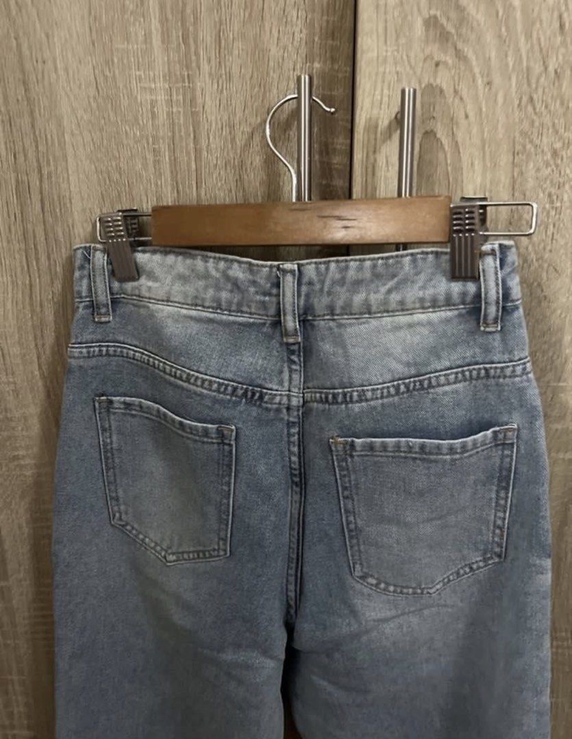 Light wash jeans (Category: Jeans) located in Manila. Submitted by ysabelle._827 (Listing ID 1470182835, Image 3). Description: .