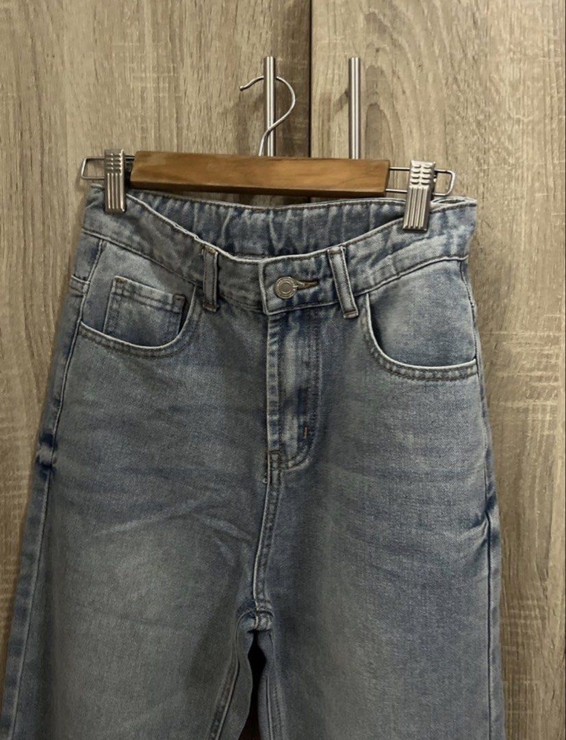 Light wash jeans (Category: Jeans) located in Manila. Submitted by ysabelle._827 (Listing ID 1470182835, Image 1). Description: .