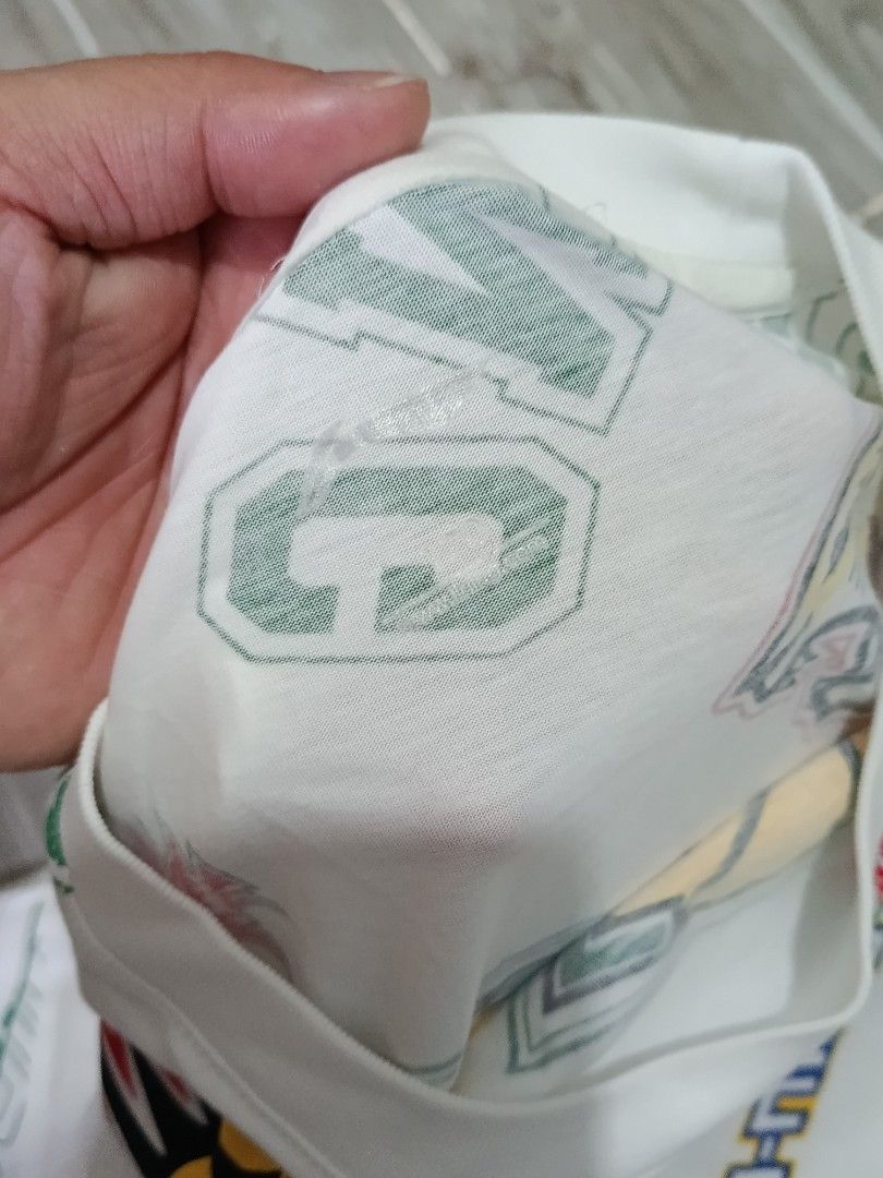 LINING BASKETBALL MULTI LOGO TSHIRT (freeshipping) (Category: Tshirts & Polo Shirts ) located in Quezon City. Submitted by gyl-stop (Listing ID 1470272772, Image 3). Description: free shipping 22.5 x 26 excellent condi cr: 9.8/10 issue: none.