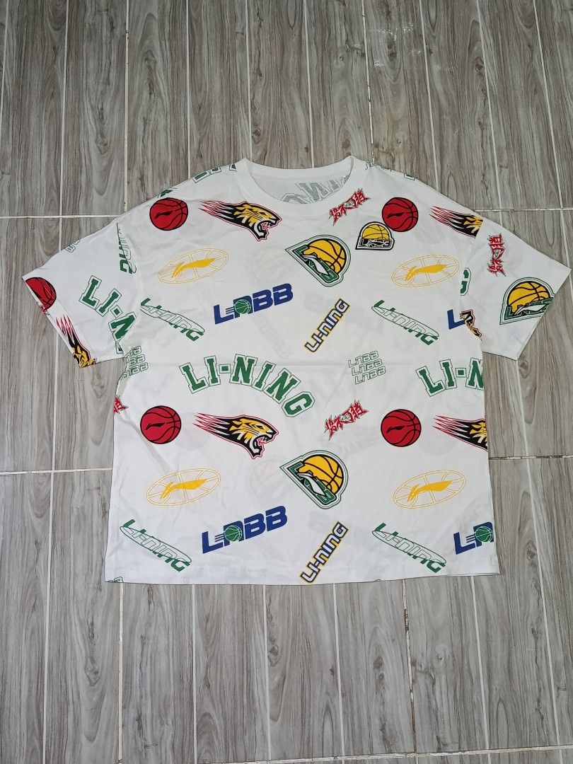 LINING BASKETBALL MULTI LOGO TSHIRT (freeshipping) (Category: Tshirts & Polo Shirts ) located in Quezon City. Submitted by gyl-stop (Listing ID 1470272772, Image 1). Description: free shipping 22.5 x 26 excellent condi cr: 9.8/10 issue: none.
