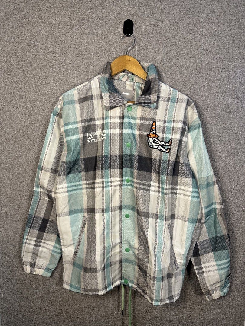 LI-NING SKATEBOARD COACH JACKET (Category: Coats, Jackets and Outerwear) located in Rizal. Submitted by jamesthrift (Listing ID 1470162921, Image 1). Description: LI-NING SKATEBOARD COACH JACKET Size : M fit to L Dimes: -width 21.5 -length 28 Condition: excellent Color Rate: 9.5 Issue: none 🏷️399+sf.