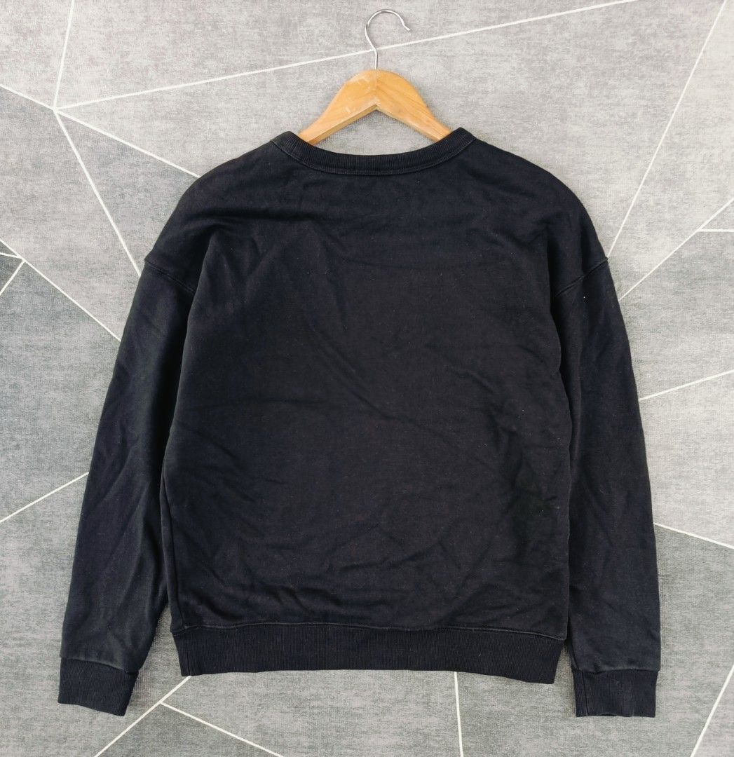 Loewe Anagram Crewneck (Authentic) (Category: Coats, Jackets and Outerwear) located in Cebu City. Submitted by renzecamingay (Listing ID 1470229480, Image 3). Description: Loewe Anagram Crewneck Excellent Condition Small on Tag Width 20.5 Length 24 6500 Plus ship Only Thank you and GOD bless ☺️.
