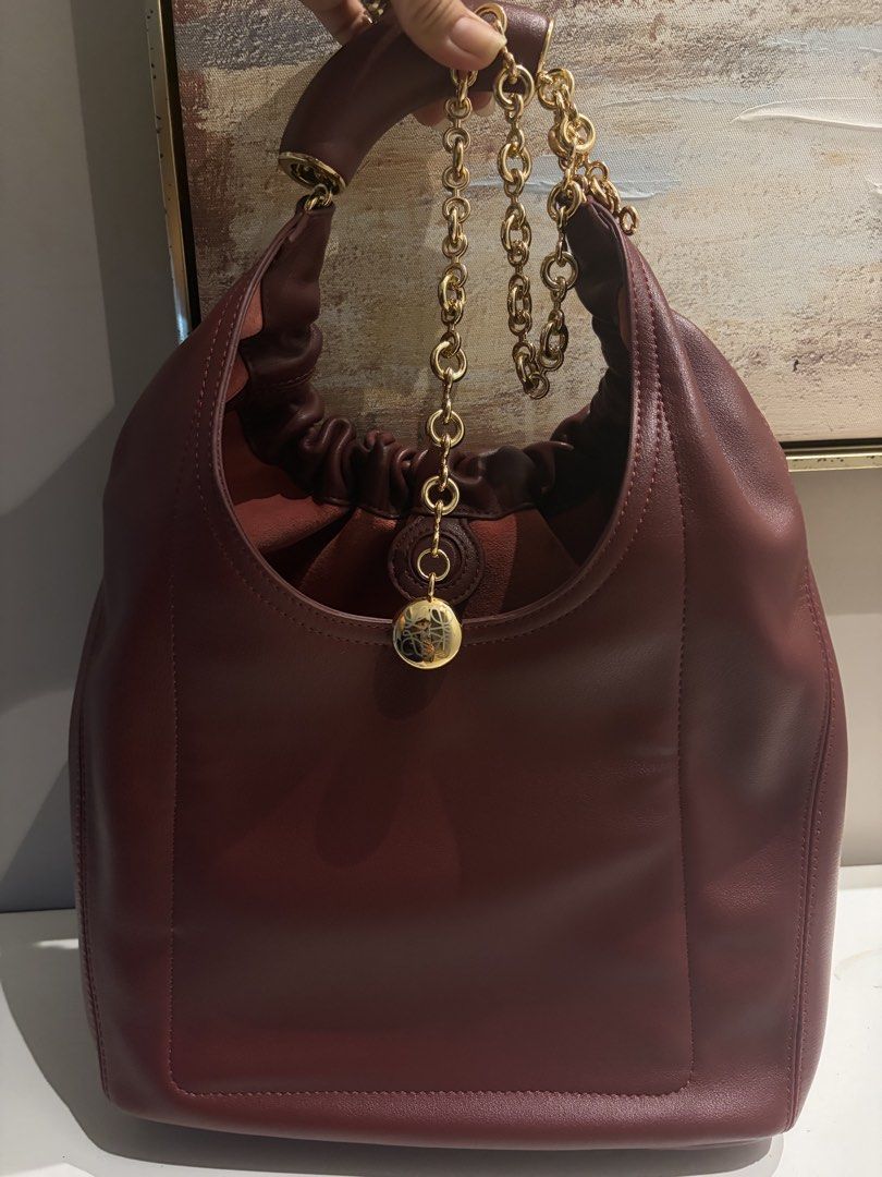 Loewe Squeeze Bag (Category: Shoulder Bags) located in Cabanatuan. Submitted by ldej20 (Listing ID 1470254888, Image 2). Description: From an Australian Balikbayan Box 🇦🇺 BAG DETAILS & CONDITION: • Loewe Squeeze Bag • Chic, slouchy design • Ruched handle with signature chain detail • Pre-loved condition (please refer to actual photos) • What you see is what you get IMPORTANT DISCLAIMER: ⚠️ Authenticity is NOT guaranteed. ⚠️ No authenticity card