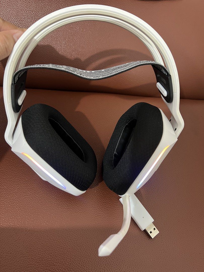 Logitech G733 Lightspeed Wireless Gaming Headset White (Category: Headphones & Headsets) located in Paombong. Submitted by declutteredbychee_ (Listing ID 1470227771, Image 2). Description: - Color/Design: Sleek white wireless gaming headset with a stylish black and white suspension headband - Lighting: Vibrant RGB lighting strips - Connectivity: Includes matching white USB receiver dongle - Audio & Mic: Flexible microphone arm for crystal-clear c