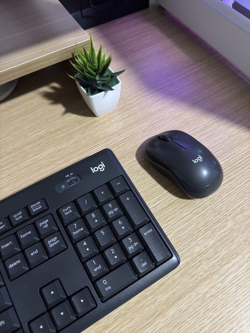Logitech MK295 Silent Keyboard and Mouse Combo Set Wireless (Category: Computer Keyboard) located in Angono. Submitted by mydogisdouglas (Listing ID 1470208759, Image 3). Description: Logitech MK295 Silent Wireless Keyboard & Mouse Combo Price: ₱1,100 Preloved | Like New | No Issues Selling my Logitech MK295 Silent Wireless Keyboard and Mouse Combo. Only used for a”almost 3 months and still in excellent, like-new condition. * Like-new condition, 