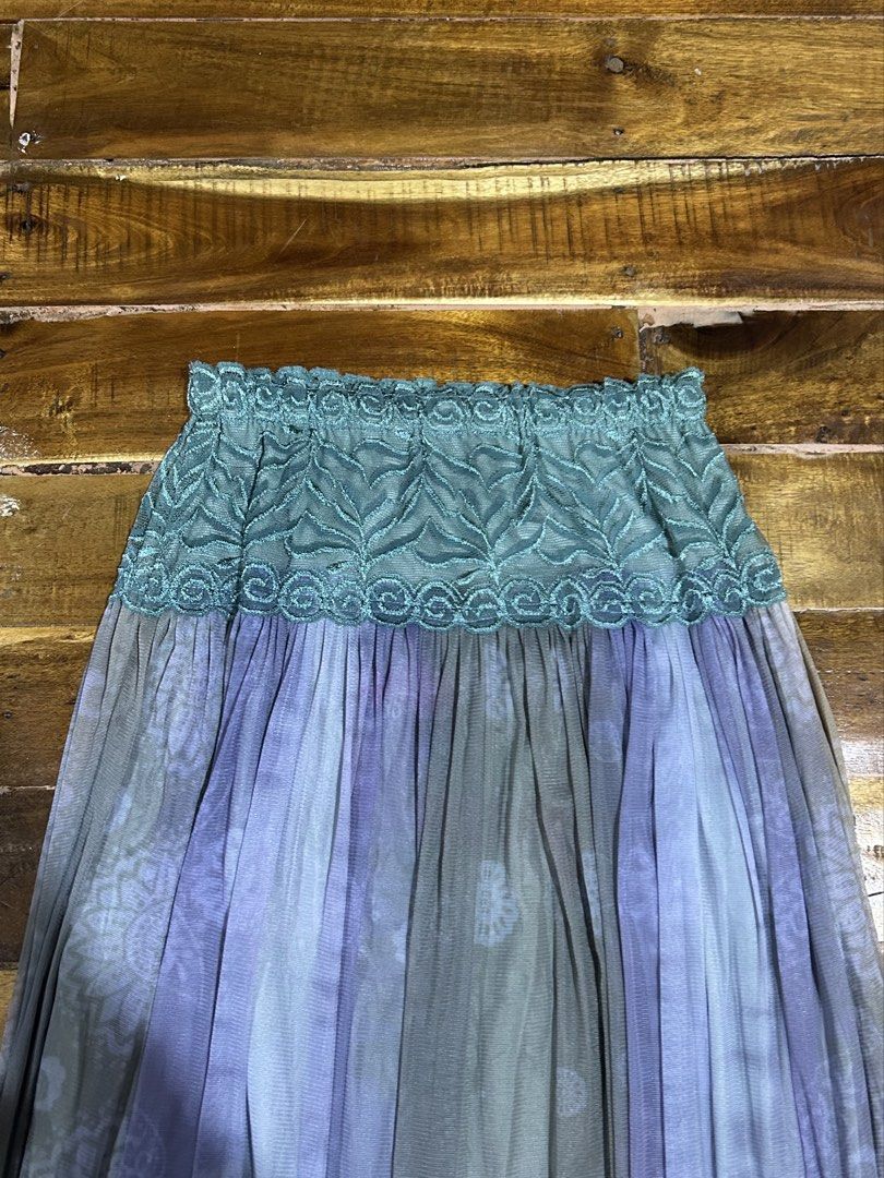 long flowy tiered maxi skirt (Category: Skirts) located in Pagadian. Submitted by yowna_declutters (Listing ID 1470258487, Image 2). Description: w 25-30 streche le 32 inch excellent condition! .