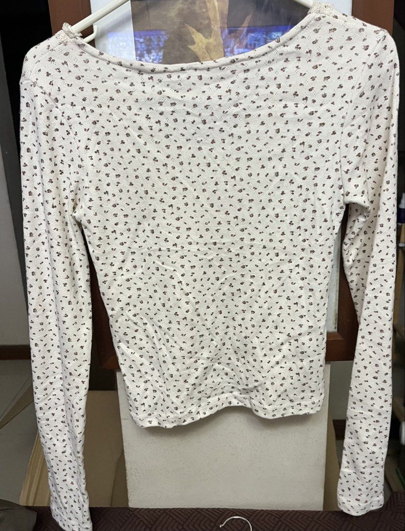 Long sleeve (Category: Blouses) located in Bacoor. Submitted by ayit. (Listing ID 1470269213, Image 2). Description: - orig sf inc japan Brand: Korean brand - Size: Small (EU 36 / UK 8 / US 4) - Design: Cream base with brown floral print, lace-trimmed neckline, and criss-cross chest detailing - Sleeves: Long sleeves - Condition: Great pre-loved condition - Perfect for: Casual everyday wear, aesthetic OOTDs.