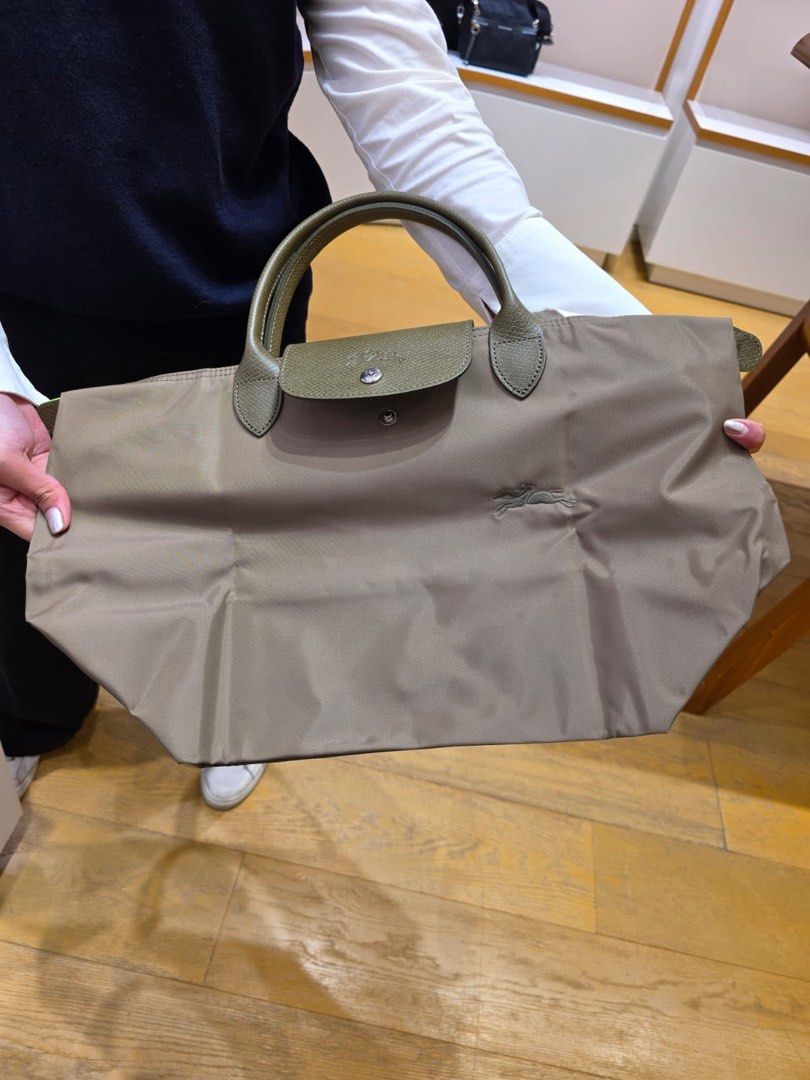 LONGCHAMP LE PLIAGE (Category: Tote Bags) located in Calamba. Submitted by happy_lindzyp (Listing ID 1470249251, Image 1). Description: Bag is on hand. Bought from Paris France Short handle Very elegant Olive green color Grayish inside.