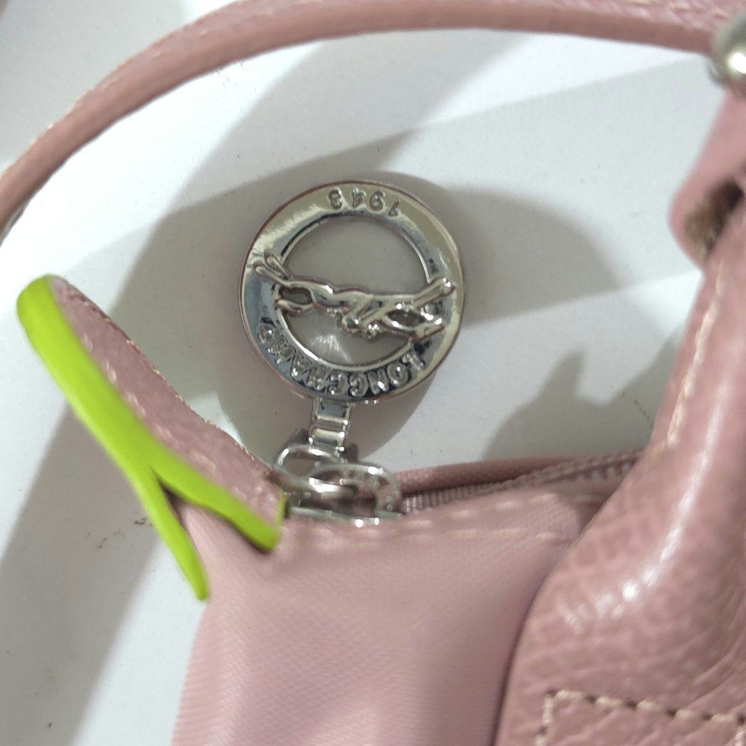 Longchamp Le Pliage Crossbody Bag (Category: Cross-body Bags) located in Manila. Submitted by mahaechn (Listing ID 1470317252, Image 3). Description: PRELOVED LONGCHAMP LE PLIAGE CROSSBODY BAG 👜 * Brand: Longchamp * Model: Le Pliage Crossbody Bag * RFS: Decluttering * Please manage your expectations since this is a preloved item 📍 Location: General Trias, Cavite or near Adamson University, Manila 💸 MOP: Maya 📦 MOD: Lalamove PM for more detail
